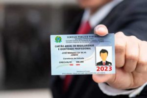 CRECI e COFECI e o corretor de imóveis.